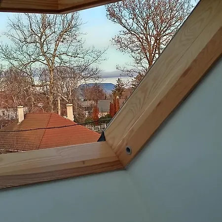 Lokomotív Apartamento *